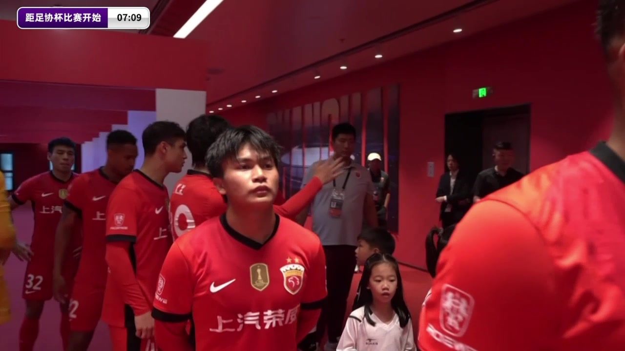 王楚淇蔣光太可能是亞洲最頂級(jí)中后衛(wèi)唯一缺點(diǎn)就是出球差點(diǎn)