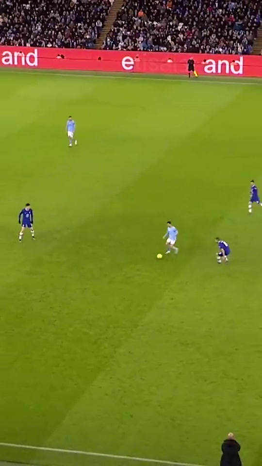 無解當(dāng)曼城的傳控不再拘泥于小范圍的Tikitaka......