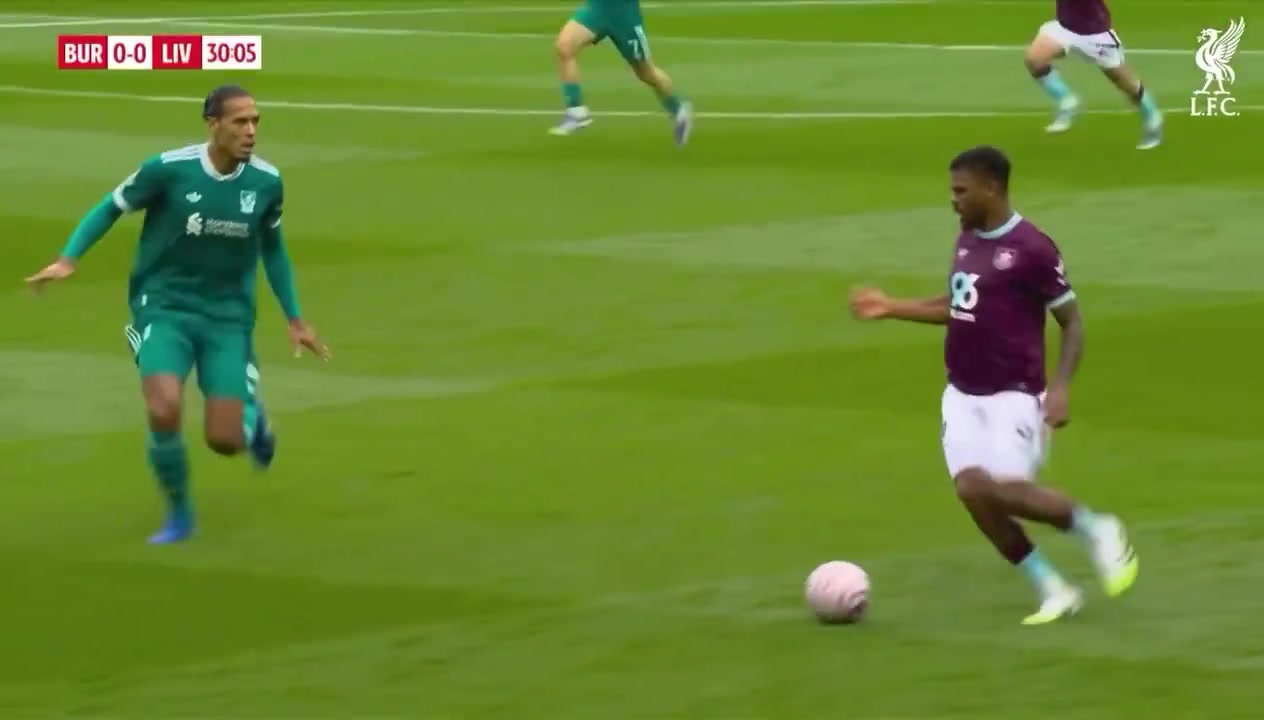 預判太強了范迪克教你1v1怎么防守