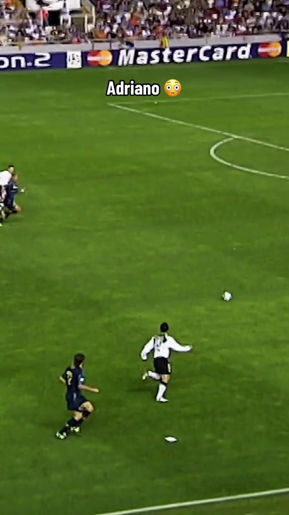 歐冠官推阿德當(dāng)年曾讓蝙蝠軍團(tuán)見識(shí)到了藍(lán)黑國王的風(fēng)采