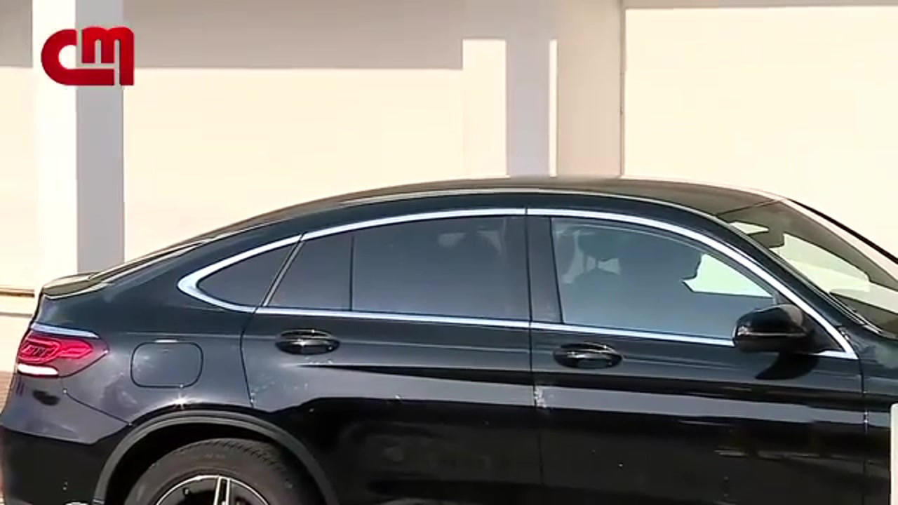 太難受了若塔妻子抵達(dá)教堂