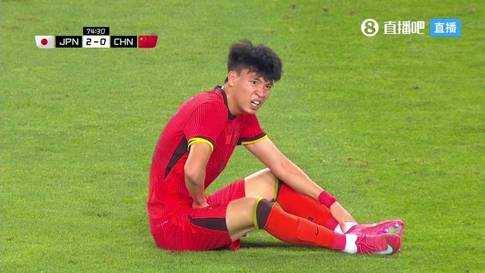 王鈺棟受傷被換下董路他這么踢確實是過度使用了