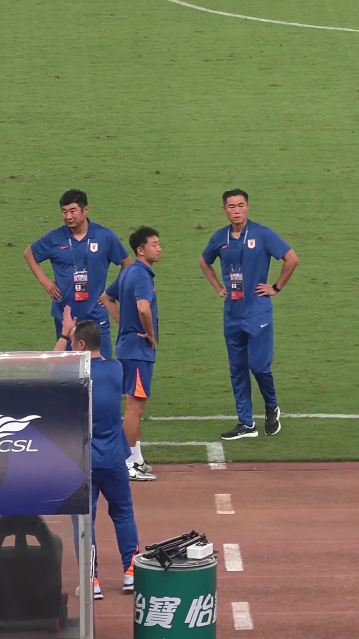 泰山隊(duì)兩大傳奇中鋒同框宿茂臻擔(dān)任副總經(jīng)理韓鵬暫掌泰山帥印