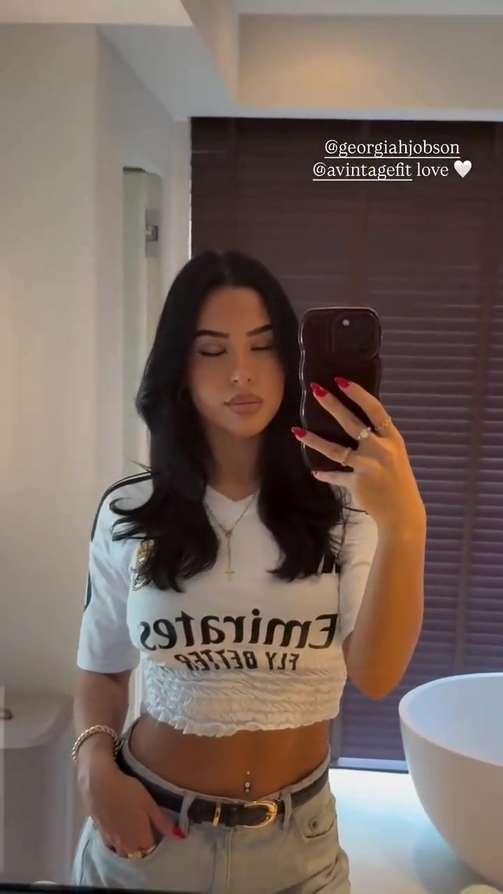 貝林厄姆女友這件皇馬露臍裝在哪里買的我也想買一件