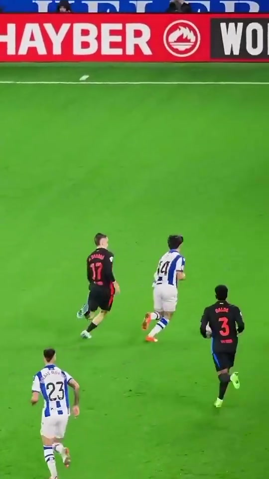 慢動(dòng)作看久保健英過人試圖擺脫巴薩球員難怪國(guó)足被溜爆了