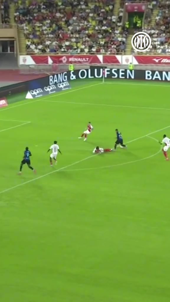 國米官推曬視頻對手萬萬沒想到勞塔羅還有這一扣