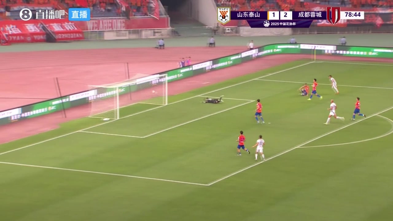 對泰山防守不滿韋世豪射門后卡扎爾氣得抓狂