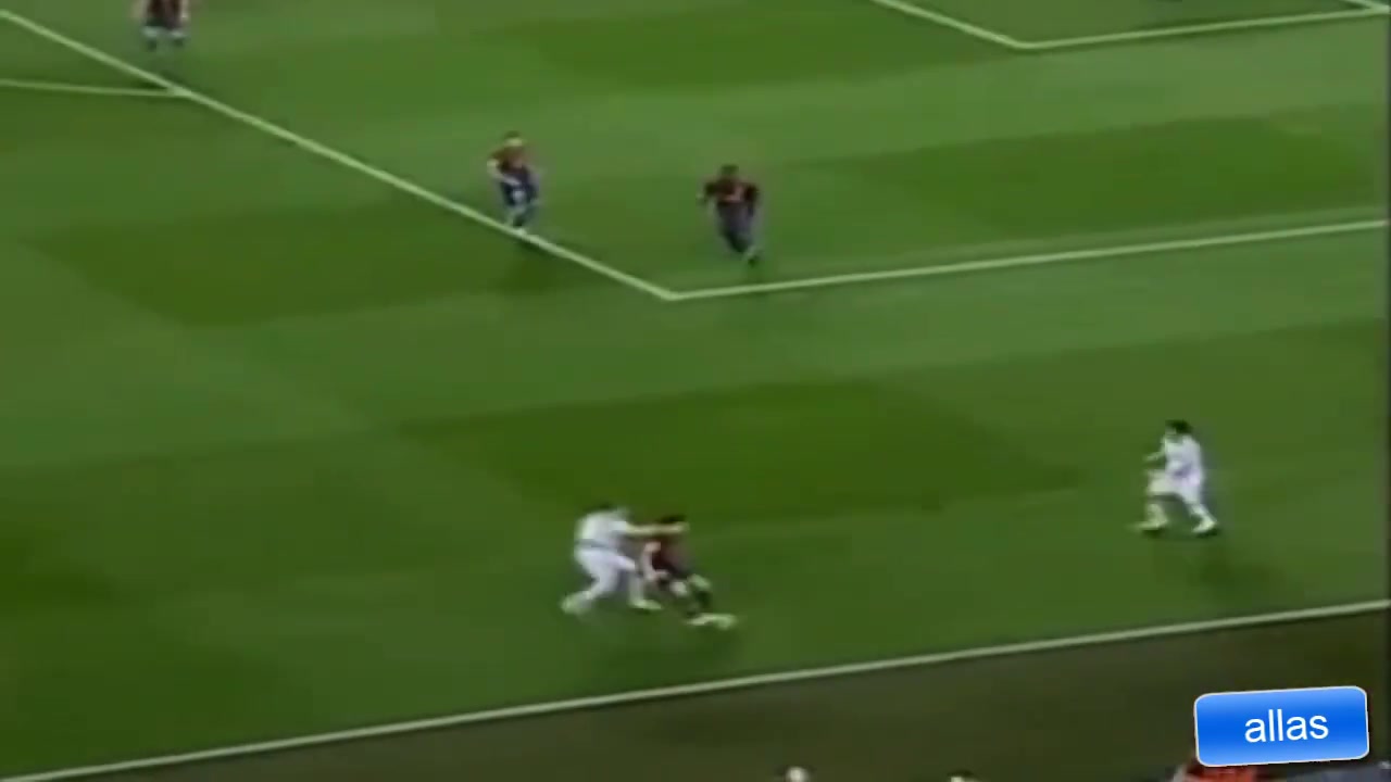 歷史級(jí)中場(chǎng)名場(chǎng)面小白閃轉(zhuǎn)騰挪破解三人防守創(chuàng)造力拉滿了