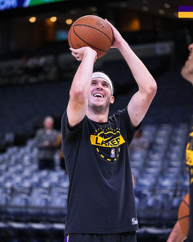 東契奇復(fù)出44+12+6湖人擊敗灰熊NBA杯開(kāi)門(mén)紅，莫蘭特僅8+7