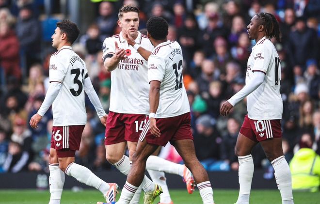 豪門狂歡夜：拜仁15連勝創(chuàng)歷史 阿森納奪9連勝 利物浦2-0+皇馬4-0