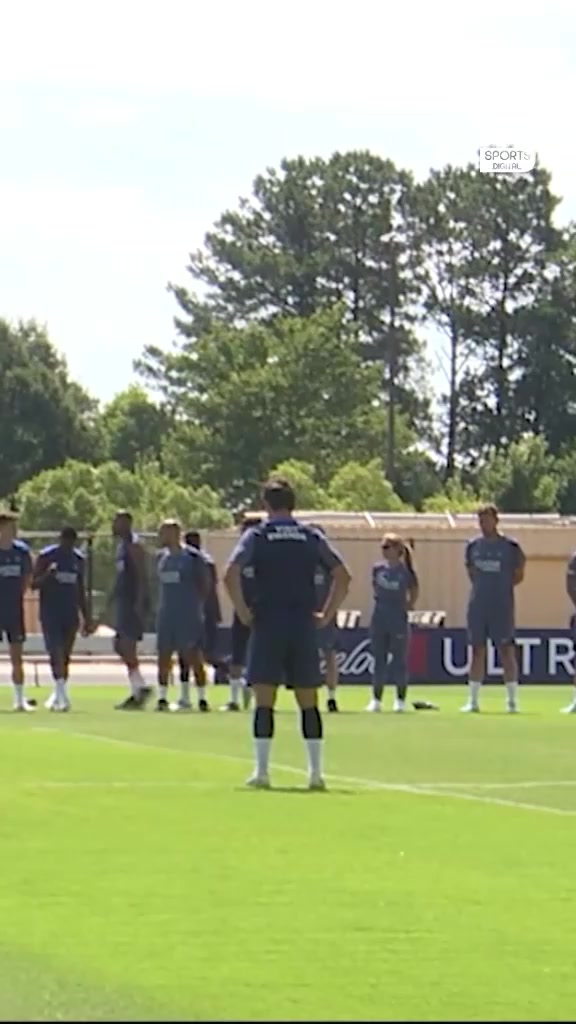 哀悼巴黎世俱杯訓練前集體為若塔默哀