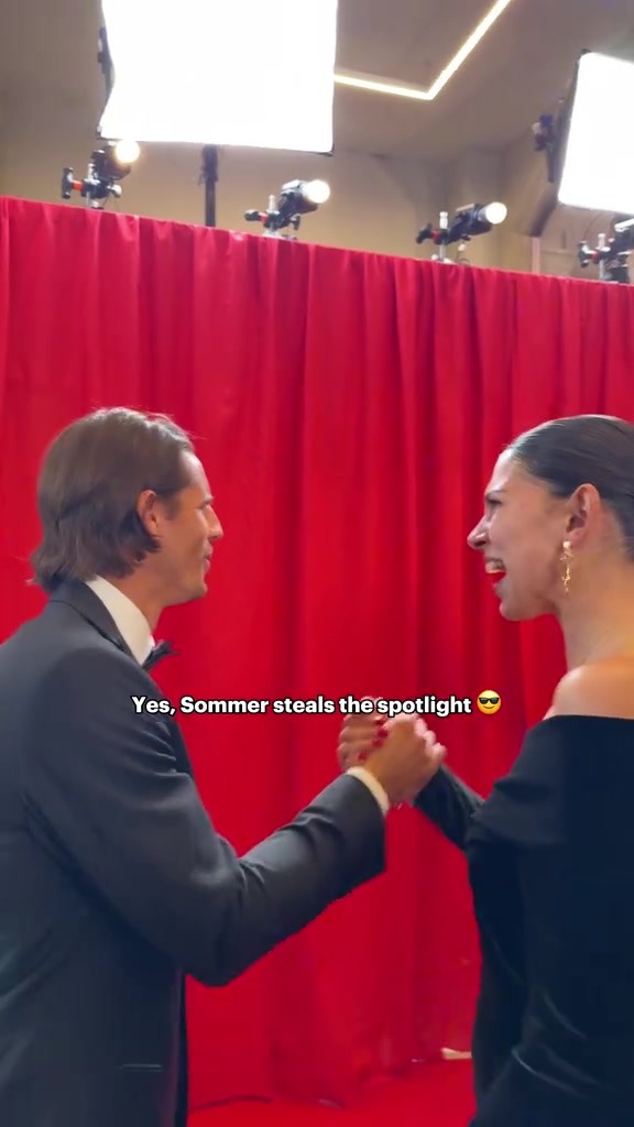 清脆響亮索默和網(wǎng)紅小姐姐配合的啪聲得到國米官推轉(zhuǎn)發(fā)