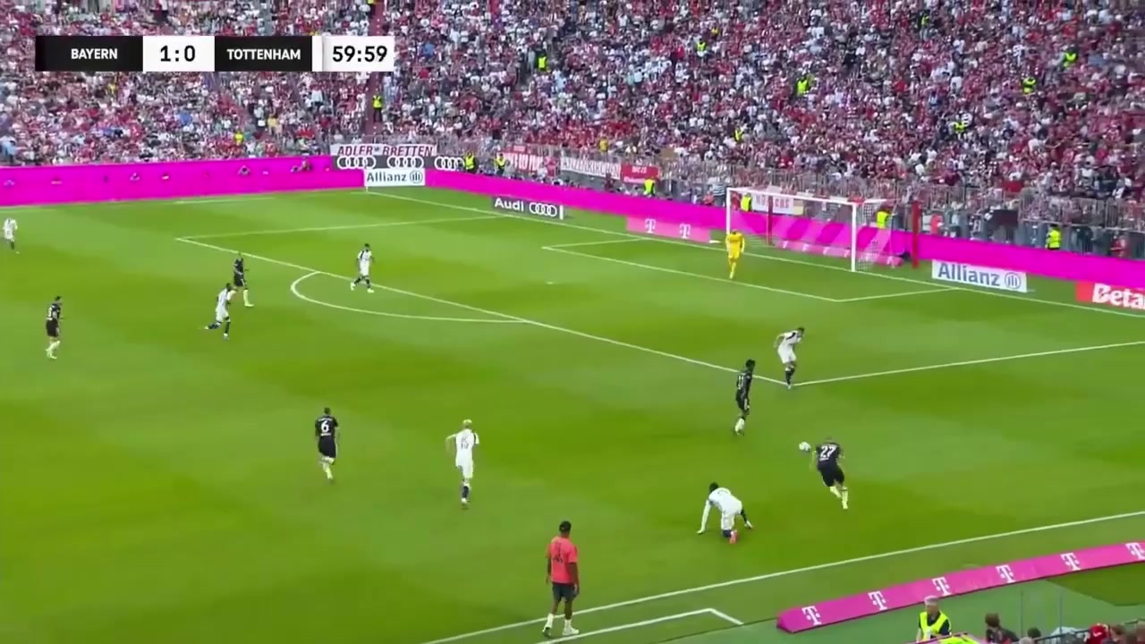 萊默爾斷球助攻科曼內(nèi)切打入死角拜仁2-0領先熱刺