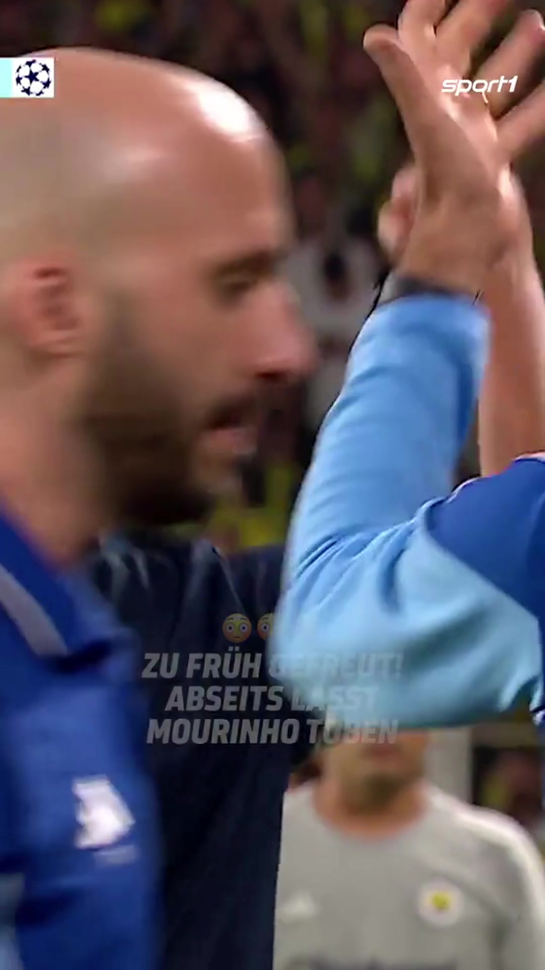 心理戰(zhàn)穆帥在裁判等VAR時提前舉手慶祝進球被取消后一臉懵圈