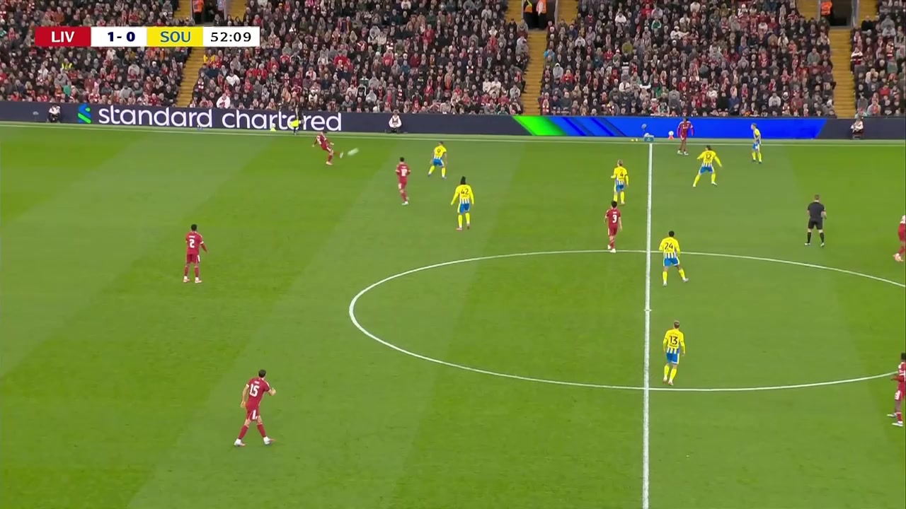 不冷靜?；倏瞬粷M判罰擊打皮球被主裁出示第一張黃牌