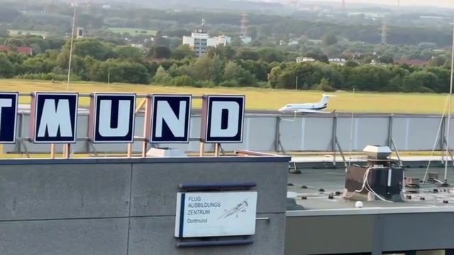 追隨哥哥的腳步貝林厄姆此前抵達多特蒙德并進行體檢