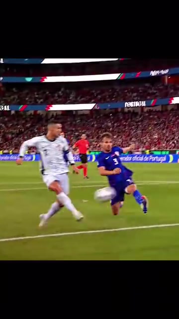 頂級的門前嗅覺C羅總會出現(xiàn)在該出現(xiàn)的位置