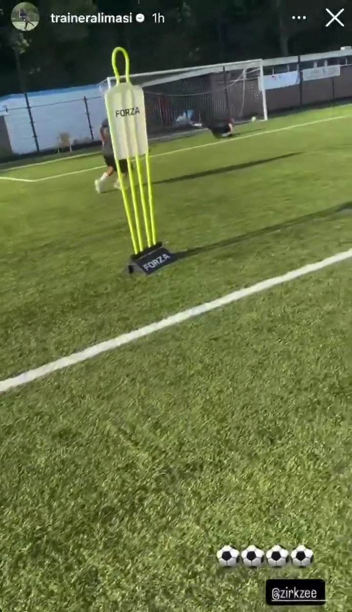 繼續(xù)加練齊爾克澤社媒更新訓(xùn)練視頻控球射門