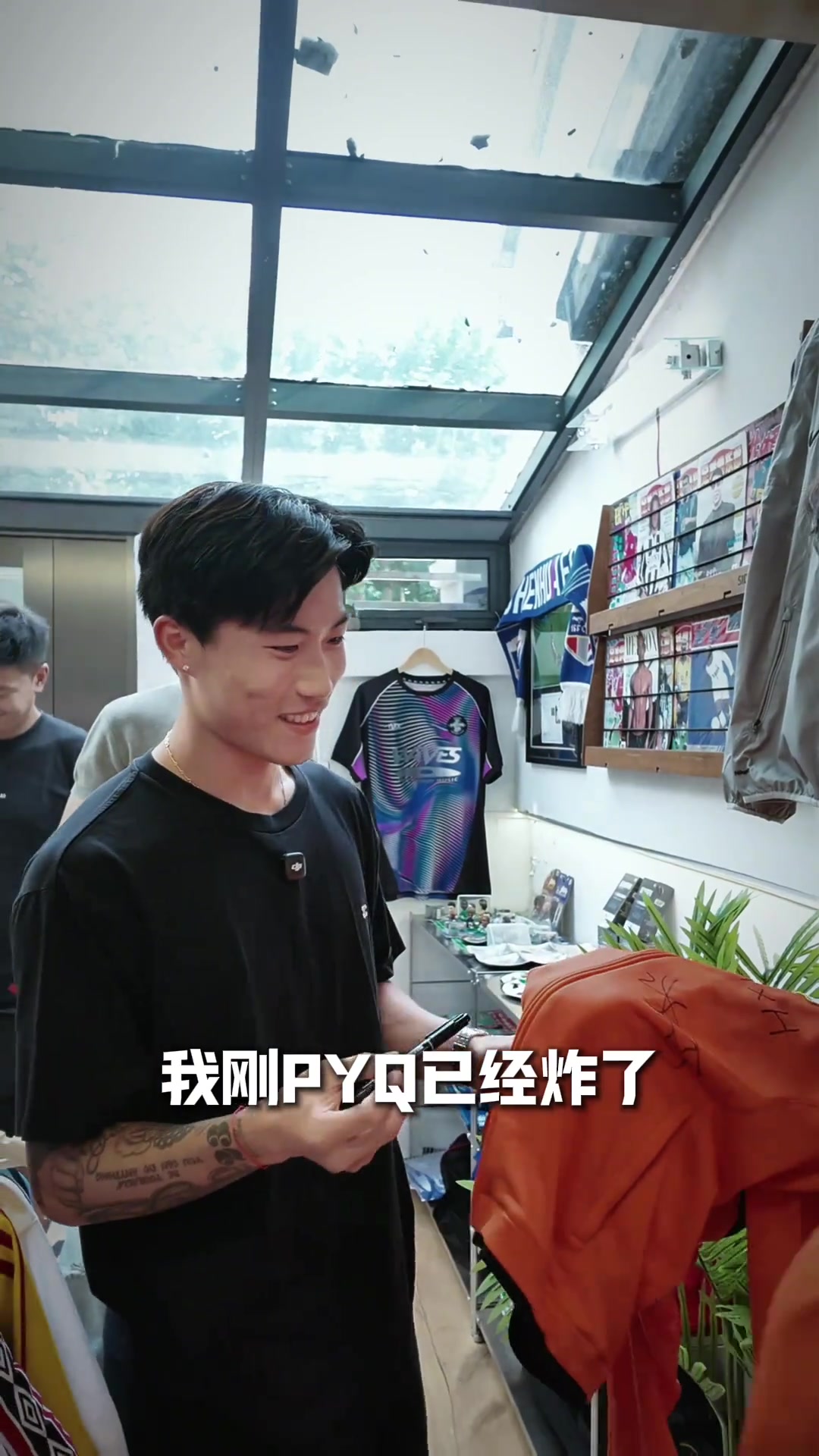 謝文能社媒來到朋友球衣店想起了我在魯能足校的童年美好回憶