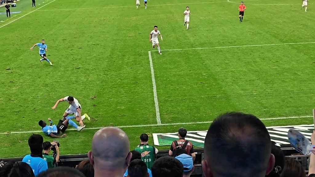 不服大連球迷曬視頻我們一個(gè)好的進(jìn)攻機(jī)會(huì)被裁判無情誤判