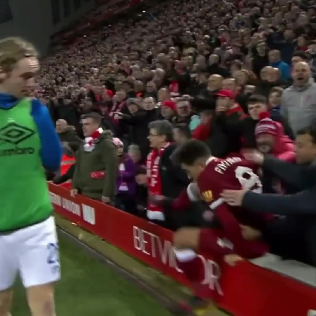 在賽場上受欺負(fù)了怎么辦菲爾米諾干回去就完了