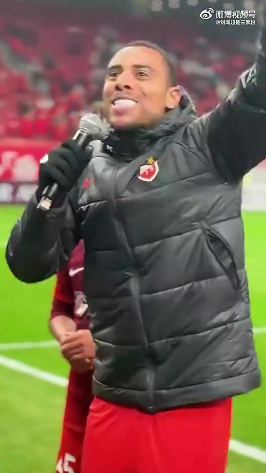 去年海港賽后高呼奧斯卡留下 奧斯卡捂臉痛哭不止