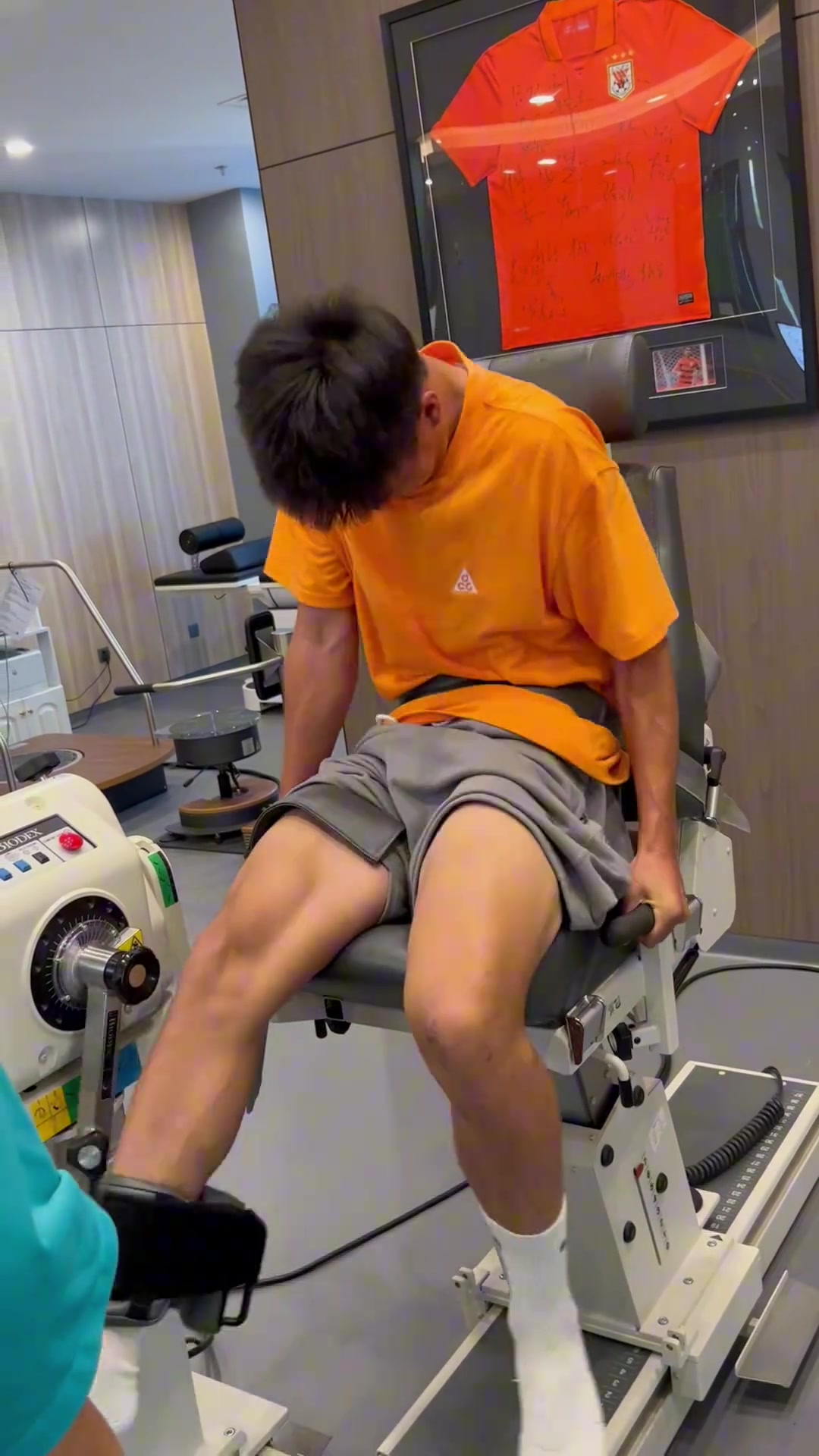 19歲彭嘯的等速肌力測(cè)試接近滿分這是泰山隊(duì)未來(lái)的后防大閘啊