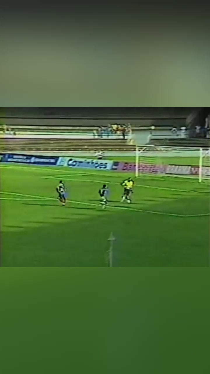 17歲大羅巴甲單場(chǎng)狂入5球最后一球上了瘋狂足球名場(chǎng)面