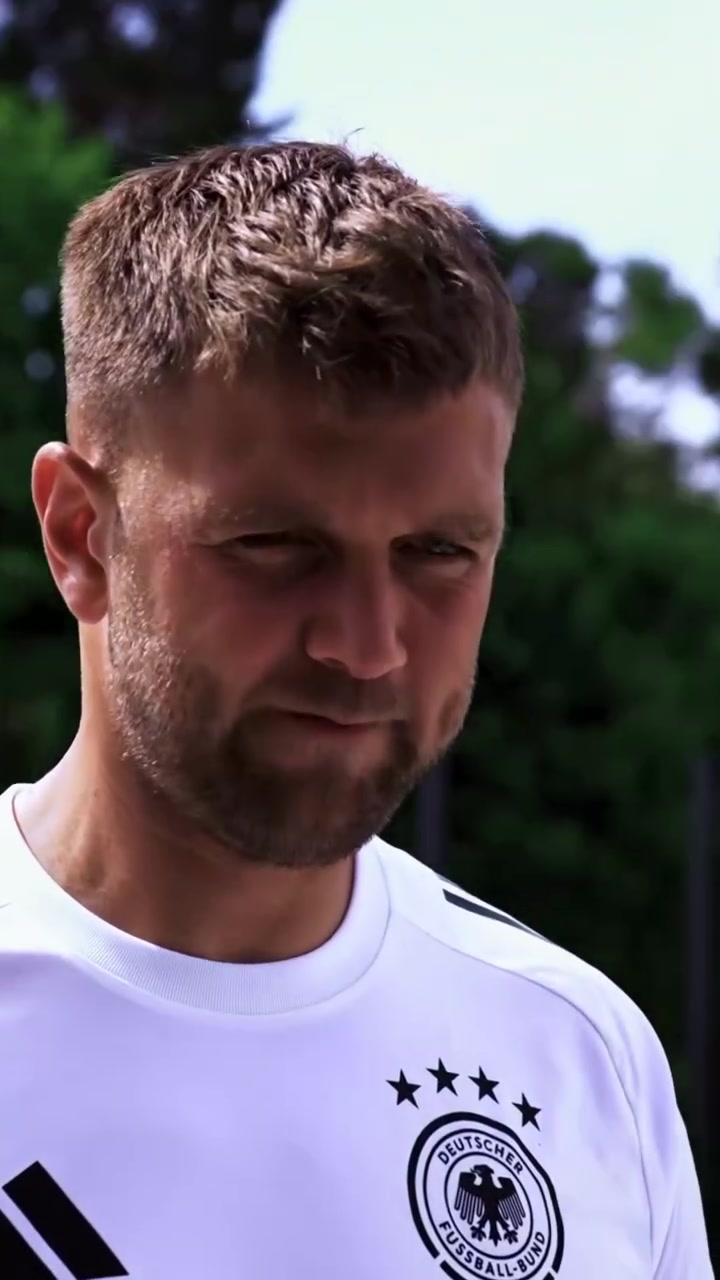 預計比賽會很精彩吧6.7德國隊訓練日常及動身奔馳競技場