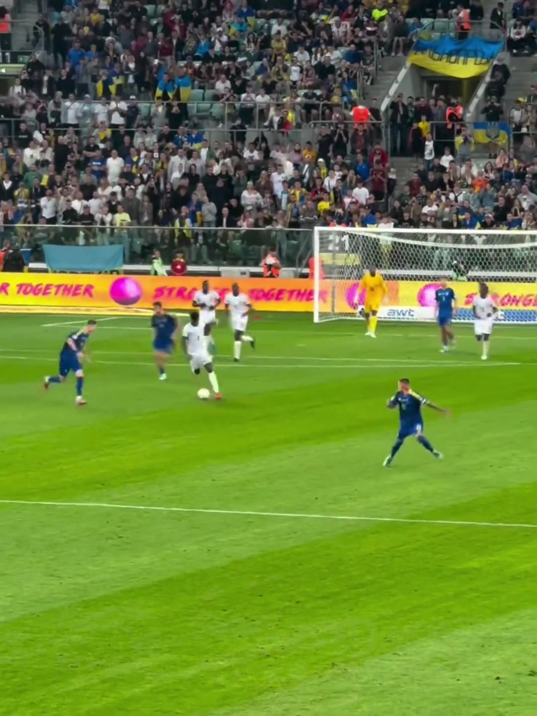 瓊阿梅尼外腳背送出精彩傳球姆巴佩單刀挑射送給了門(mén)將