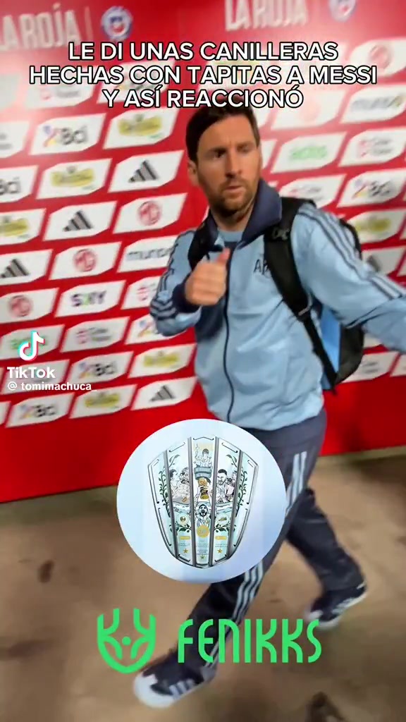 梅西收到球迷親自做的護(hù)腿板然后向德保羅炫耀
