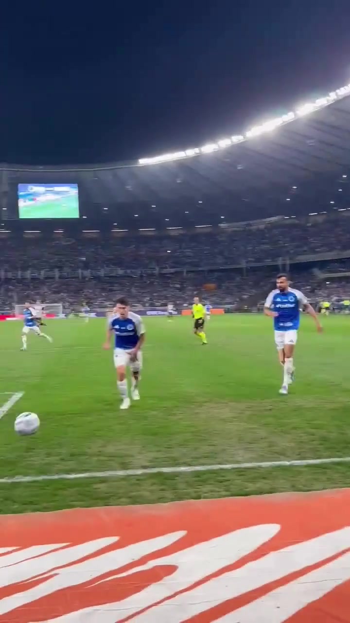 騷內(nèi)馬爾巴甲聯(lián)賽中戲耍晃倒防守球員