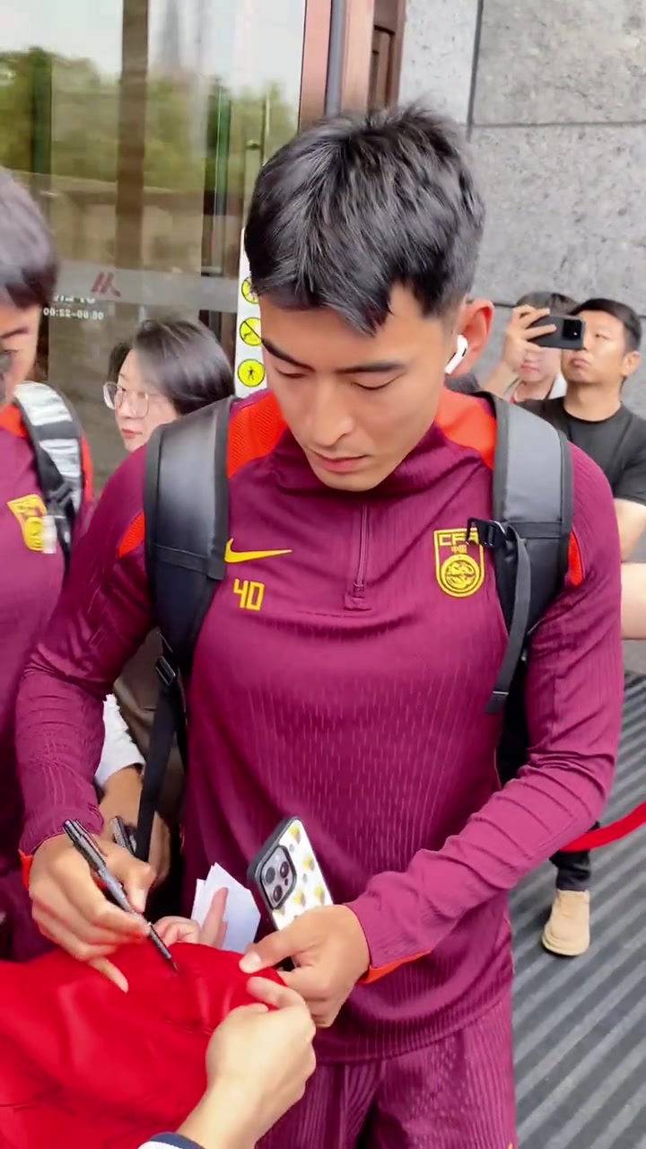 網(wǎng)友國(guó)安雙星王子銘李磊兩個(gè)都是奇兵但不適合踢首發(fā)