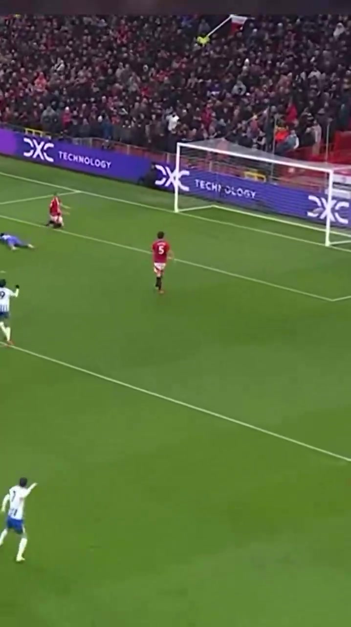 曼聯(lián)球迷上次面對(duì)布萊頓奧納納愚蠢犯錯(cuò)現(xiàn)在我們有拉門(mén)斯