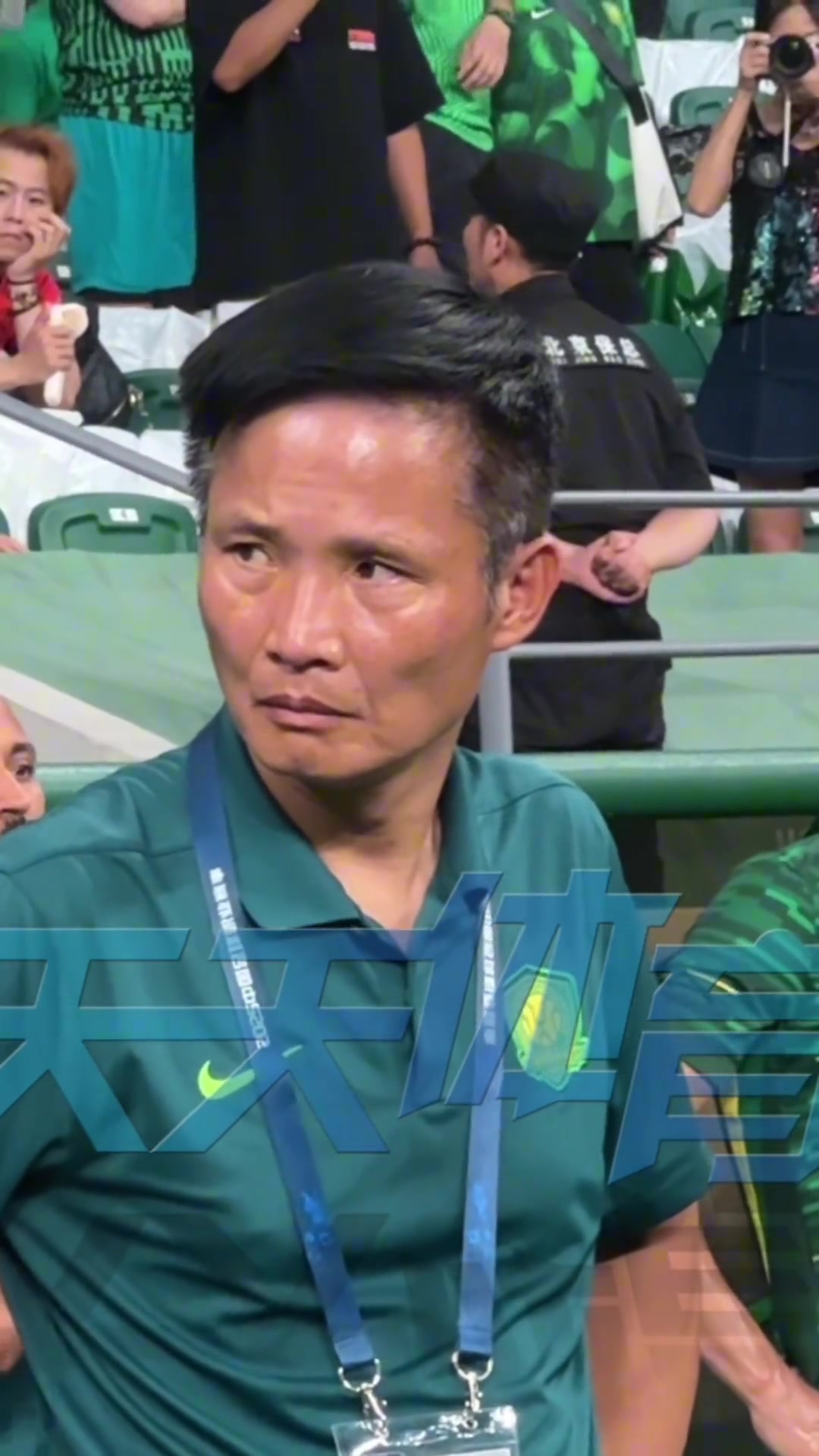 京滬大戰(zhàn)敗北心有不甘實(shí)拍國(guó)安外援法比奧小女兒哭泣