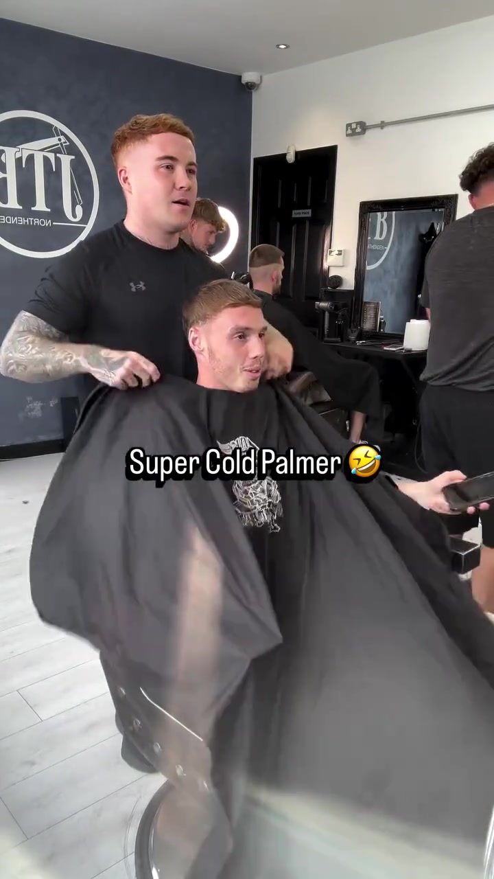 帕爾默23歲的人看著像40歲的人剃個(gè)光頭也比這強(qiáng)啊