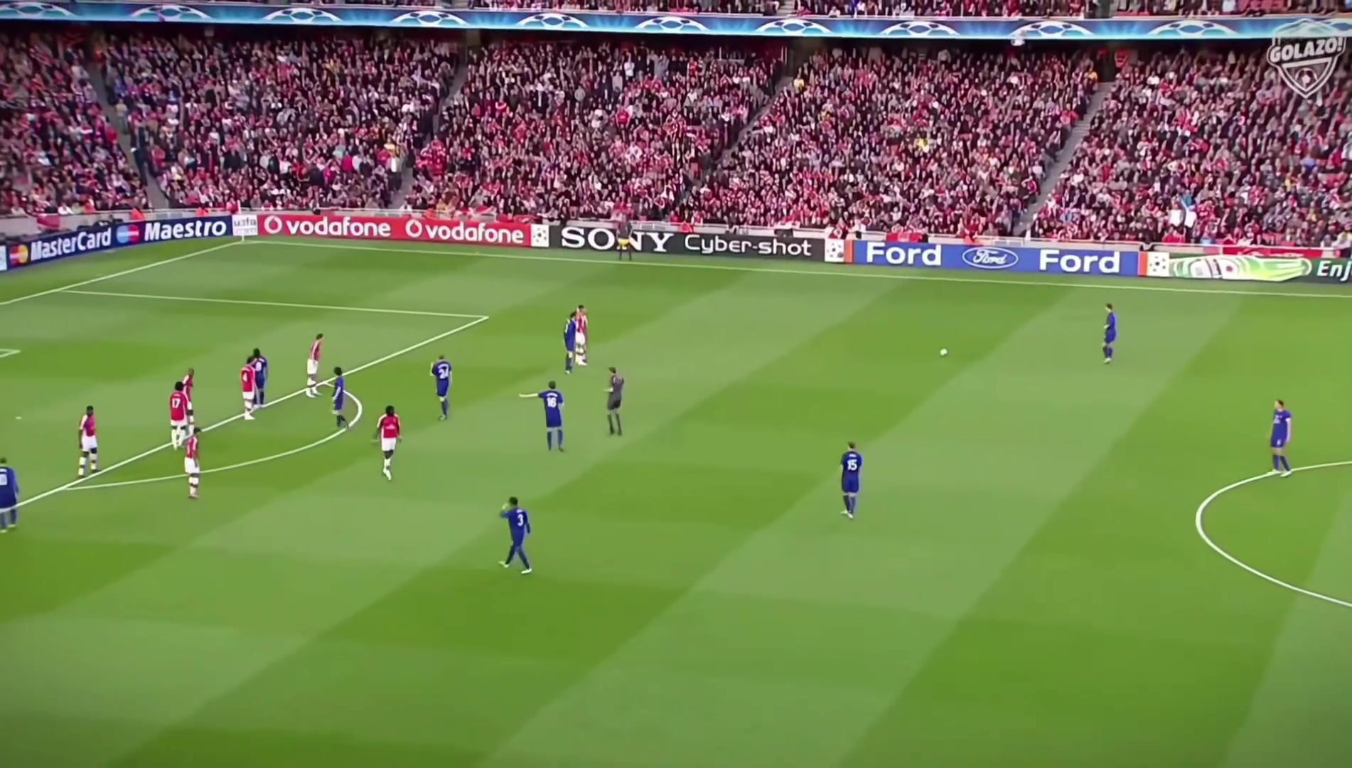 曼聯(lián)球迷至今沒能理解C羅為什么在這個(gè)位置就直接起腳打門