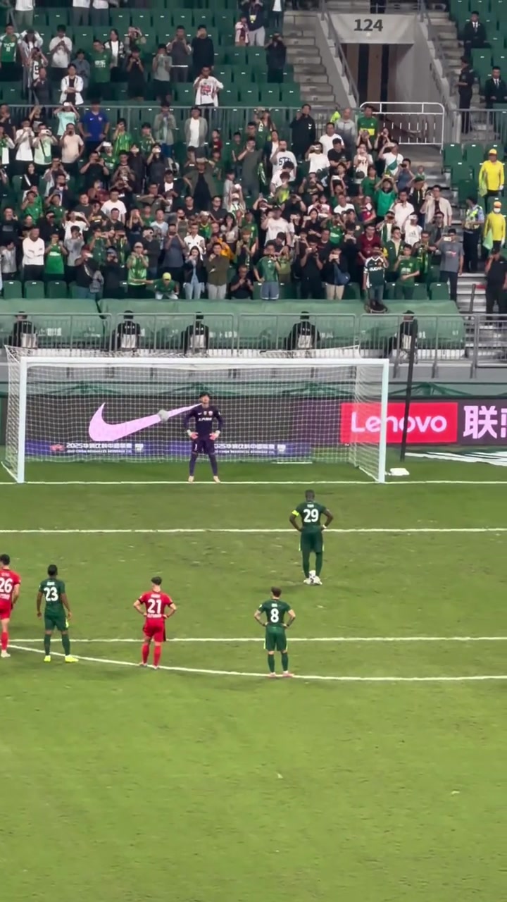 發(fā)飆發(fā)飆實拍法比奧點射扳平海港工體唱響WakaWaka