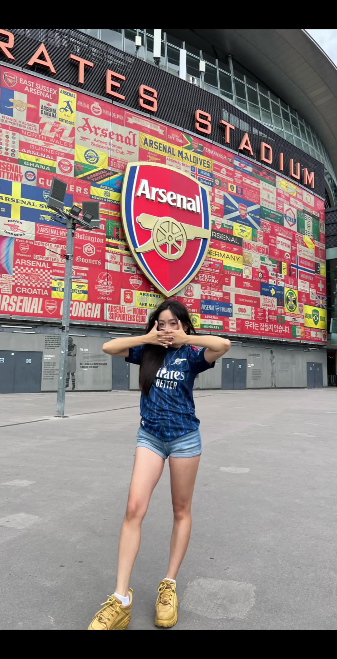 球衣銷量已破阿森納紀錄阿森納美女球迷穿上約克雷斯球衣