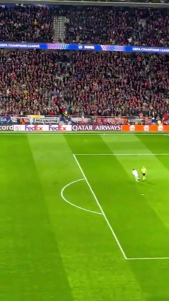 此前皇馬晉級(jí)后呂迪格高抬腿狂奔皇馬全隊(duì)模仿