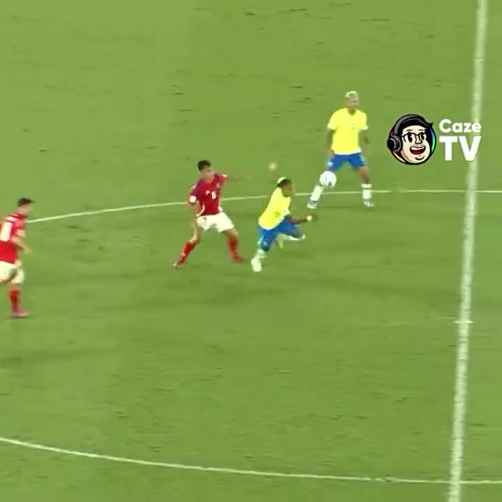 這才是巴西足球埃斯特旺人球分過拉菲尼亞完成精彩擺脫防守