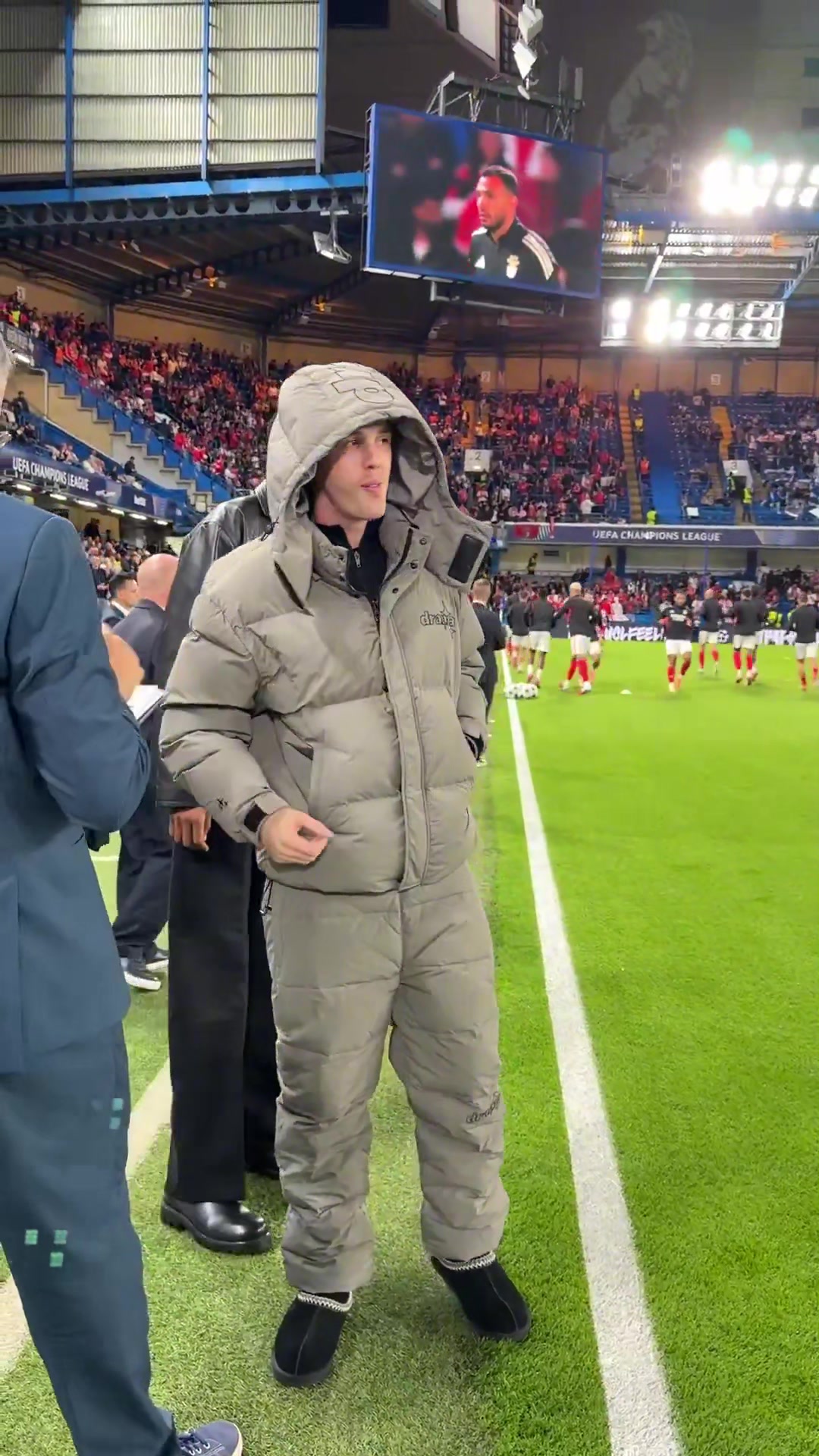 大棉襖大棉褲帕爾默觀戰(zhàn)歐冠切爾西vs本菲卡