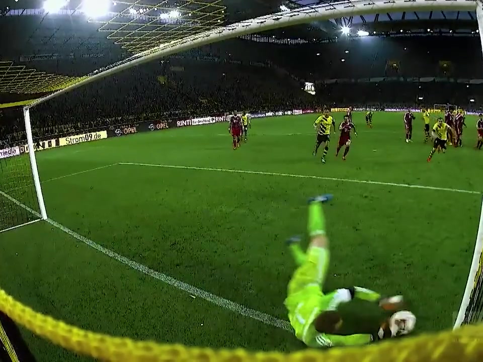 一夫當(dāng)關(guān)萬夫莫開他可不是只會(huì)出擊門線技術(shù)同樣是第一檔的