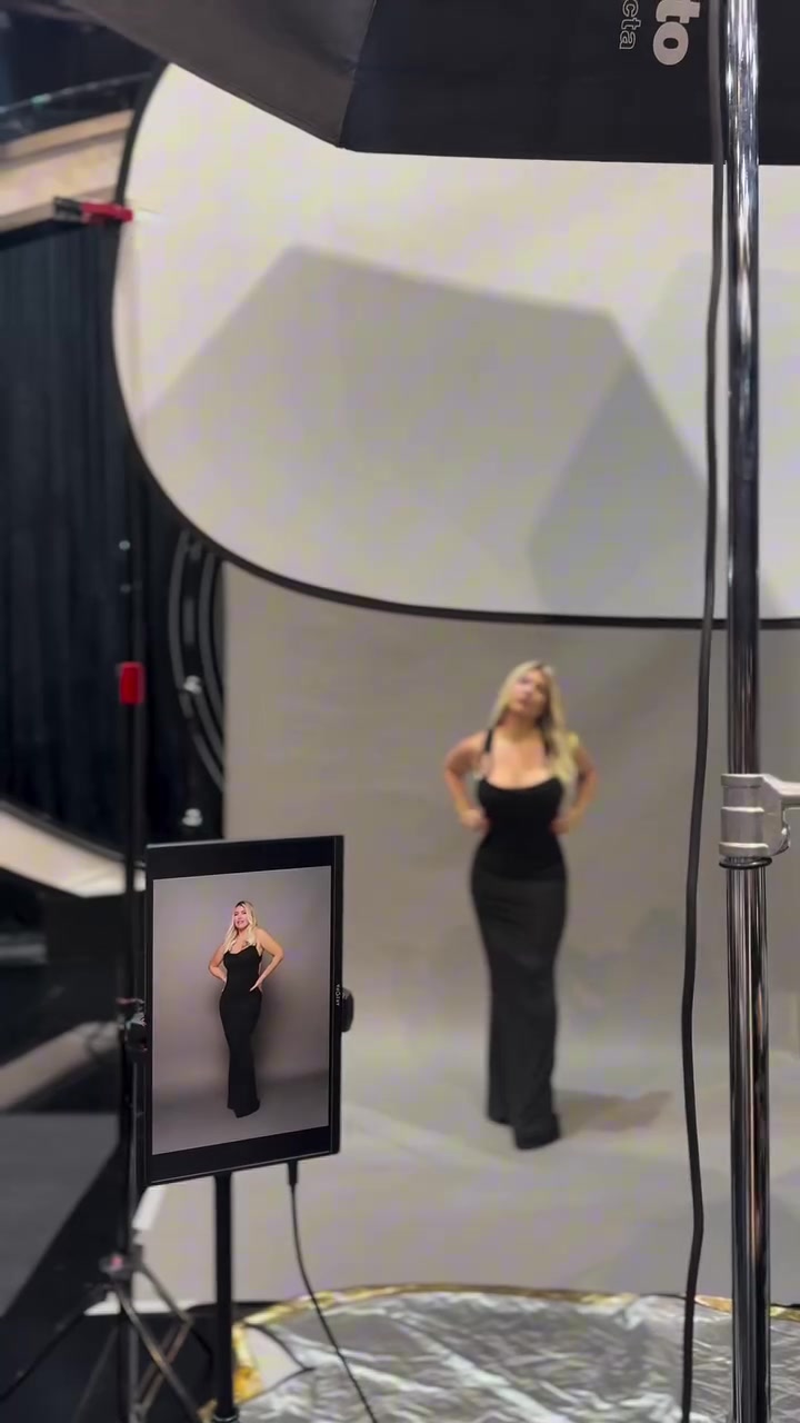 可惡旺達(dá)又出來(lái)大秀身材啦為啥這么多媒體找她拍照