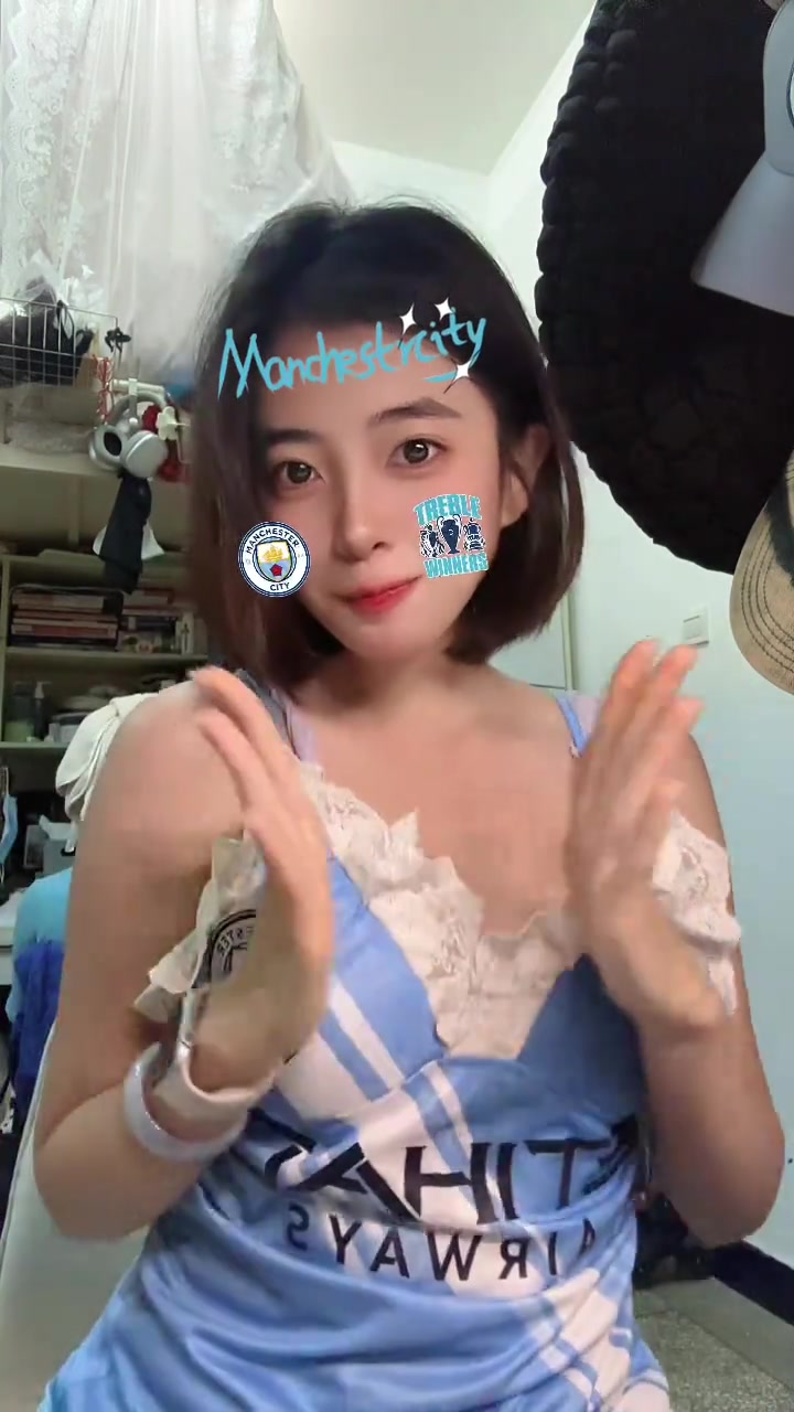 哇塞這期是誰(shuí)定制的曼城專屬裙子曼聯(lián)球迷這招太狠了