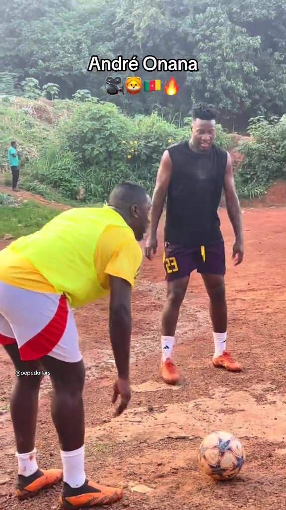 要不踢中鋒實拍奧納納在老家村超正面對抗黑金剛