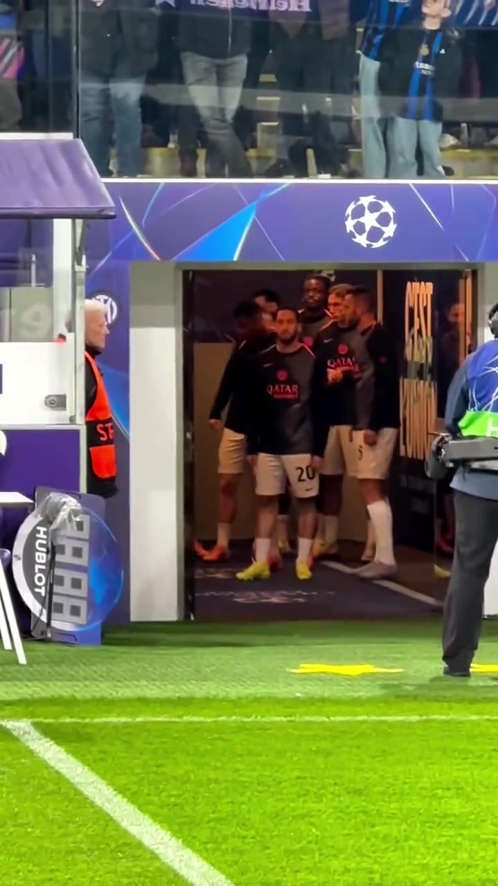 有梅老板那范兒了實拍勞塔羅率領(lǐng)國米眾將出場