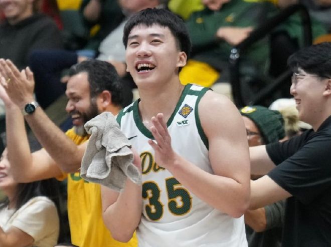 首發(fā)貢獻(xiàn)9分4籃板！中國前鋒足夠強(qiáng)硬，率隊大勝45分