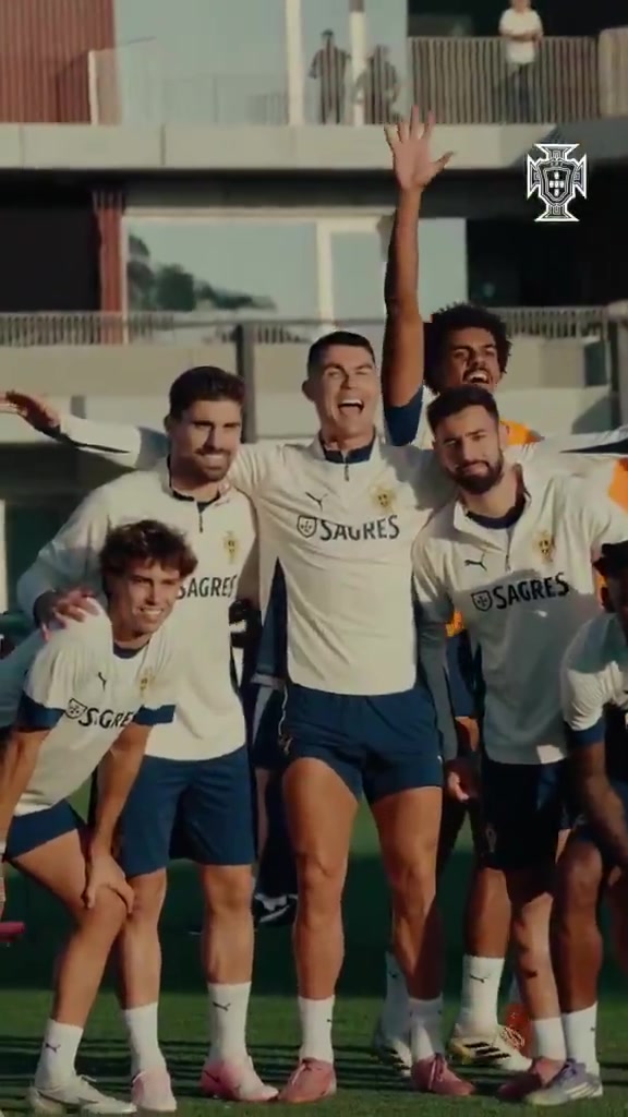 真愛葡萄牙每當(dāng)C羅效力于葡萄牙國家隊(duì)時他是多么快樂