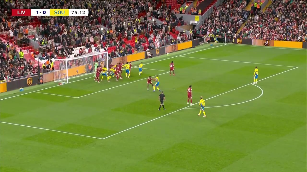 離譜失誤遠(yuǎn)藤航頭球解圍送禮查爾斯破門(mén)利物浦1-1遭圣徒扳平